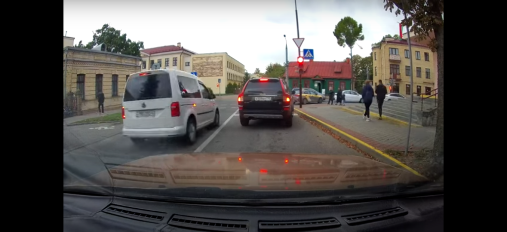 В Гродно водитель нарушил несколько важных пунктов ПДД: обошлось без жертв