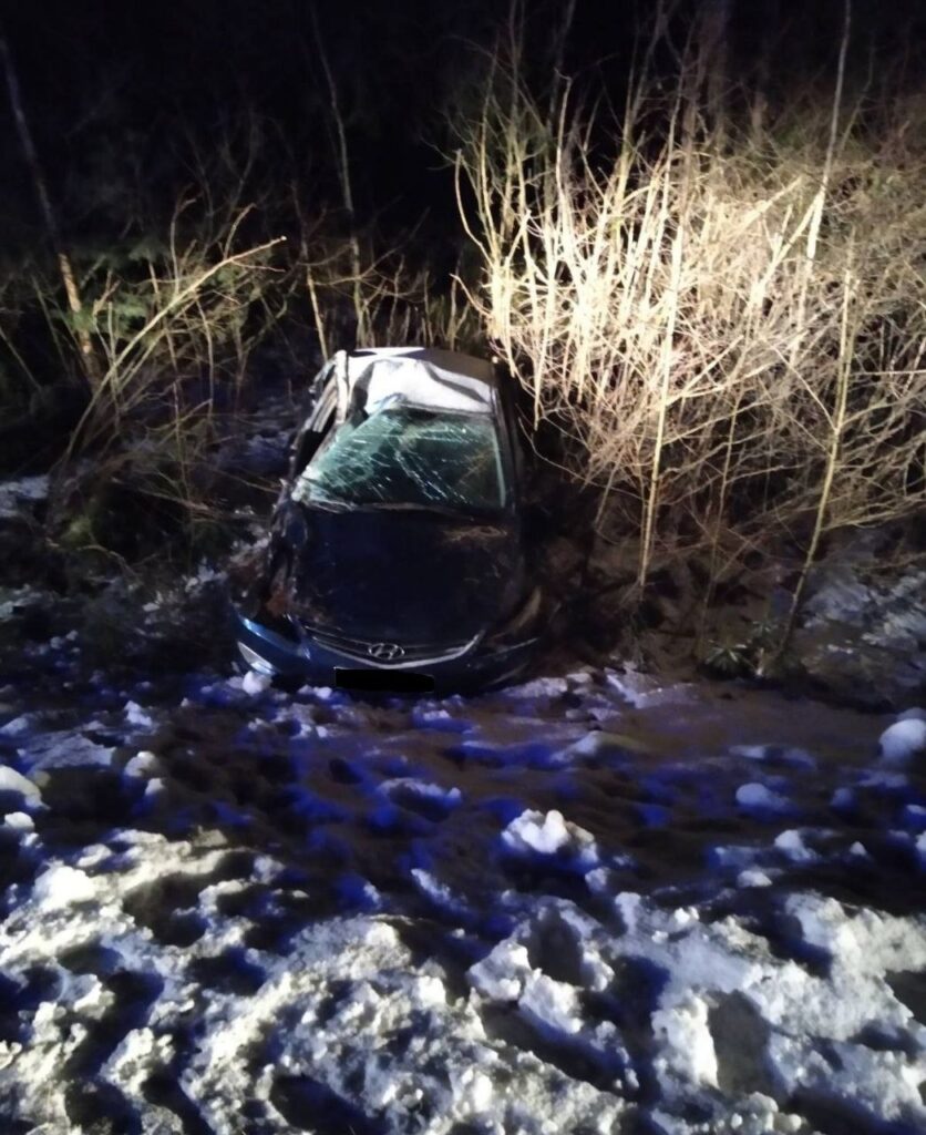 В Дятловском районе подросток угнал автомобиль и попал в аварию